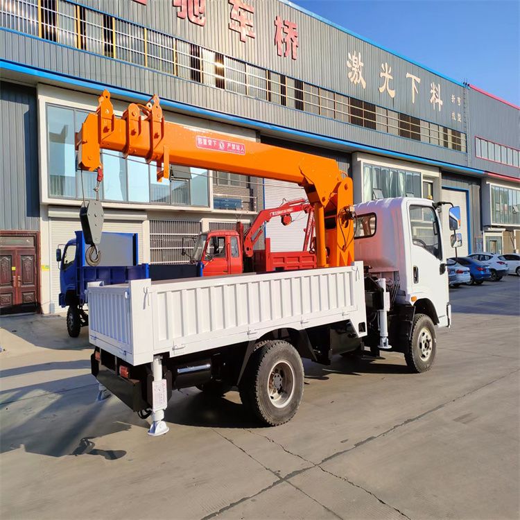 公馆乡三轮随车吊定制 农用改装机自备吊中瑞长期出售